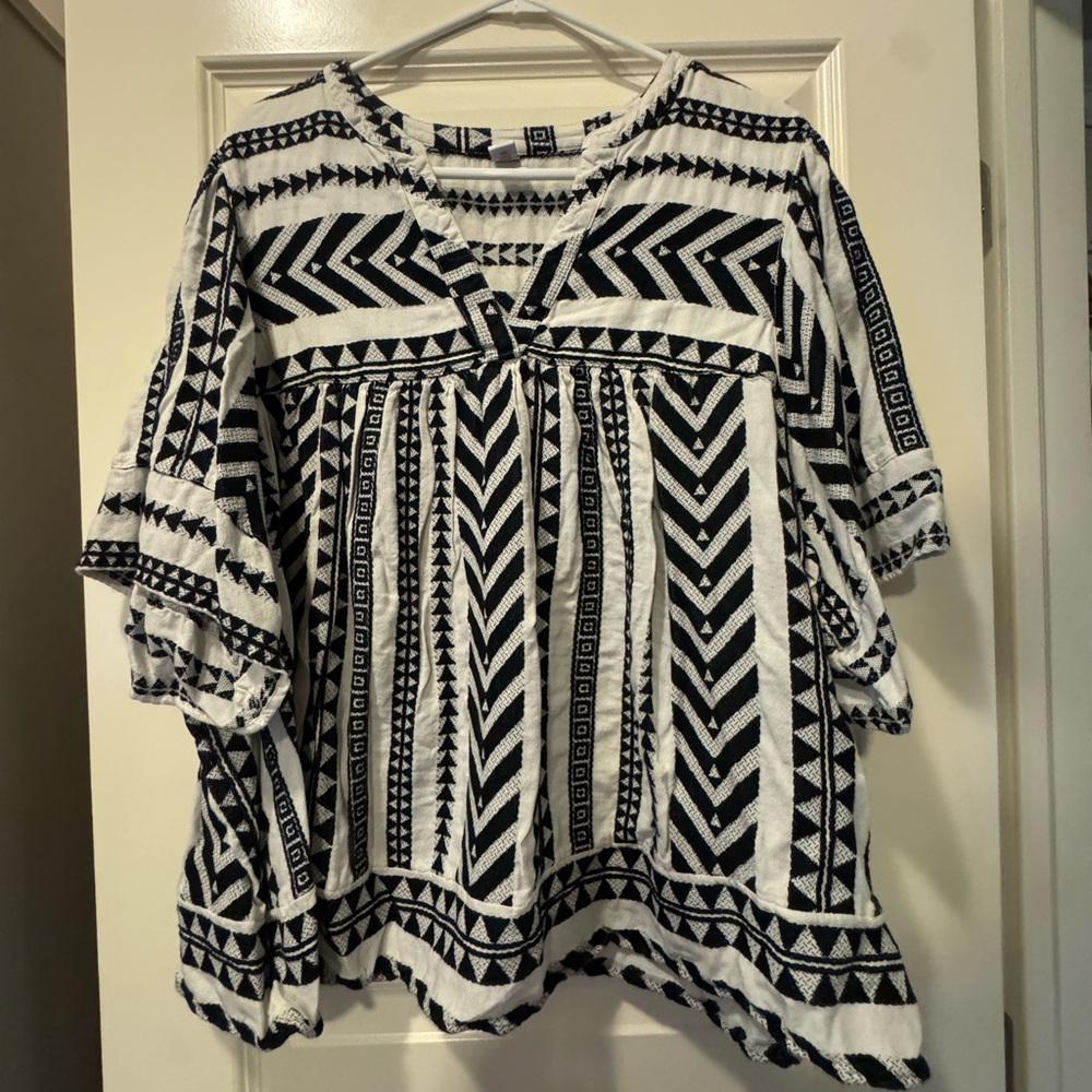 Old Navy Black and White Geometric Tunic
